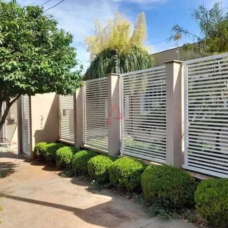 Casa cm 3 Quartos à Venda, 200m² por R$850.000,00, San Remo, Londrina-PR