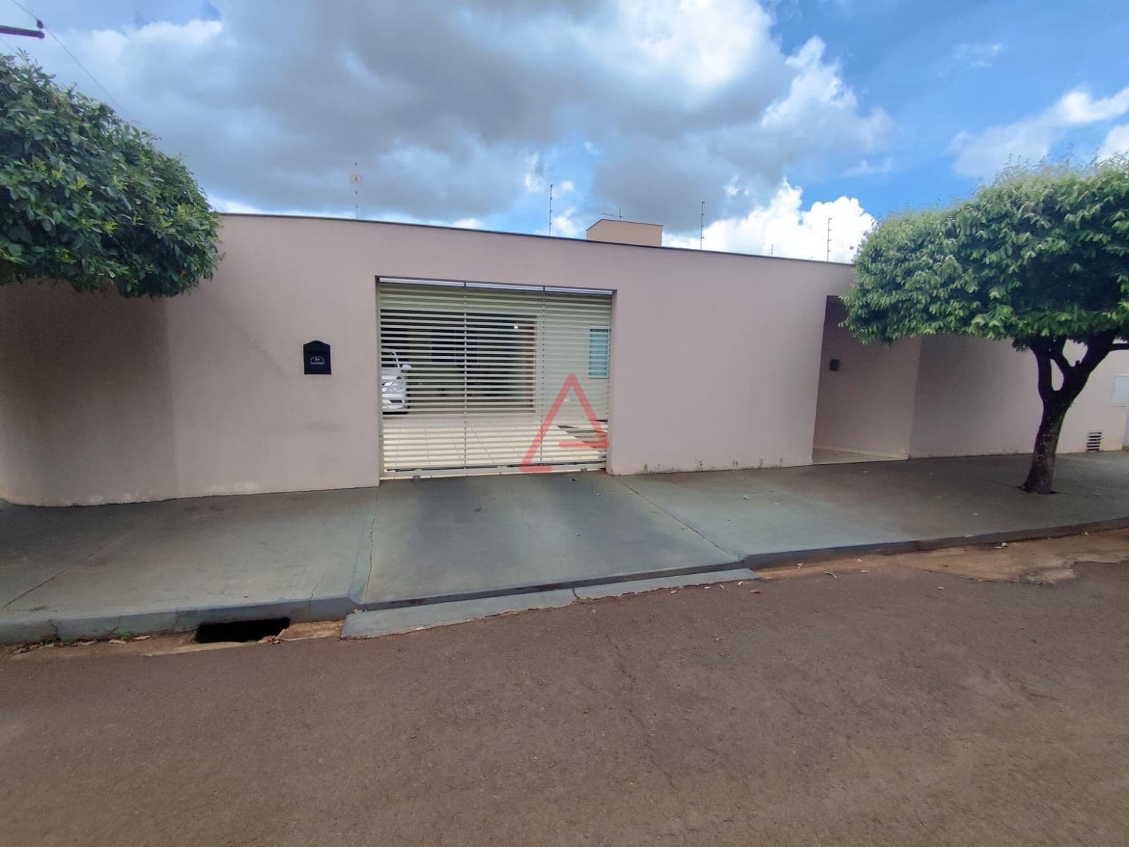 Casa com 3 Quartos (Suíte) à Venda, 230m² por R$1.250.000,00, Aeroporto, Londrina-PR