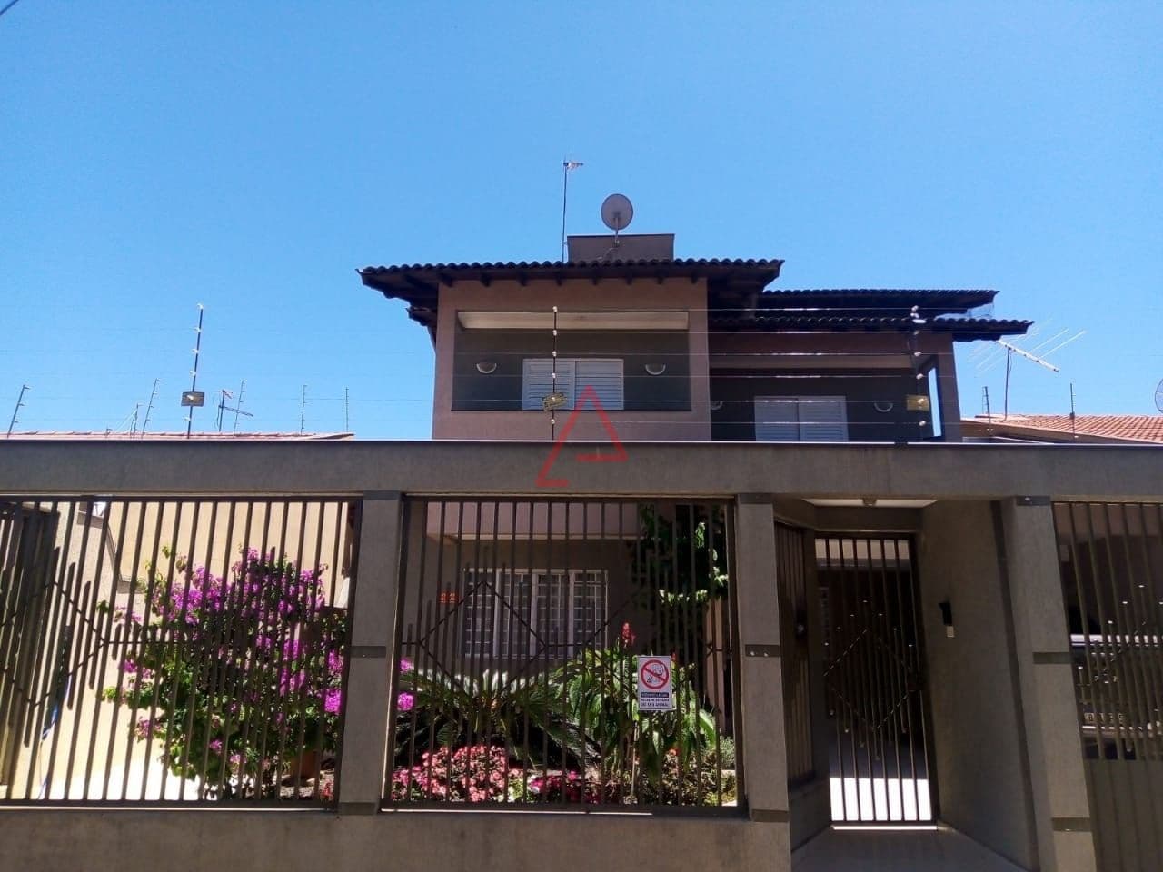 Casa com 4 Quartos à Venda, 227m² por R$970.000,00, Monte Belo, Londrina-PR