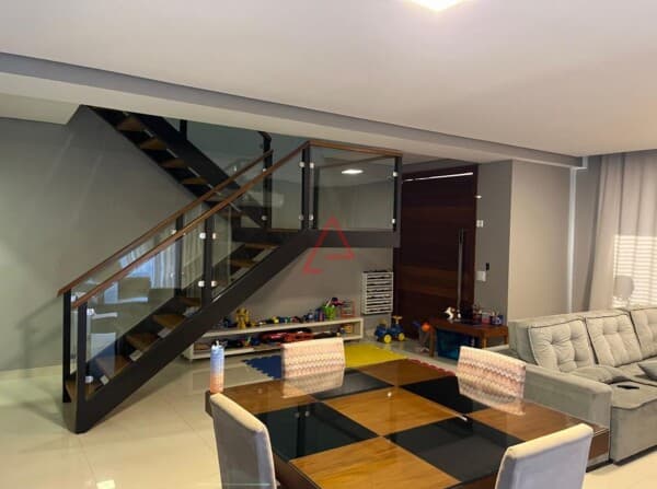 Casa Sobrado com 3 quartos (1 suíte), por R$935.000,00, Chamonix, Londrina-PR