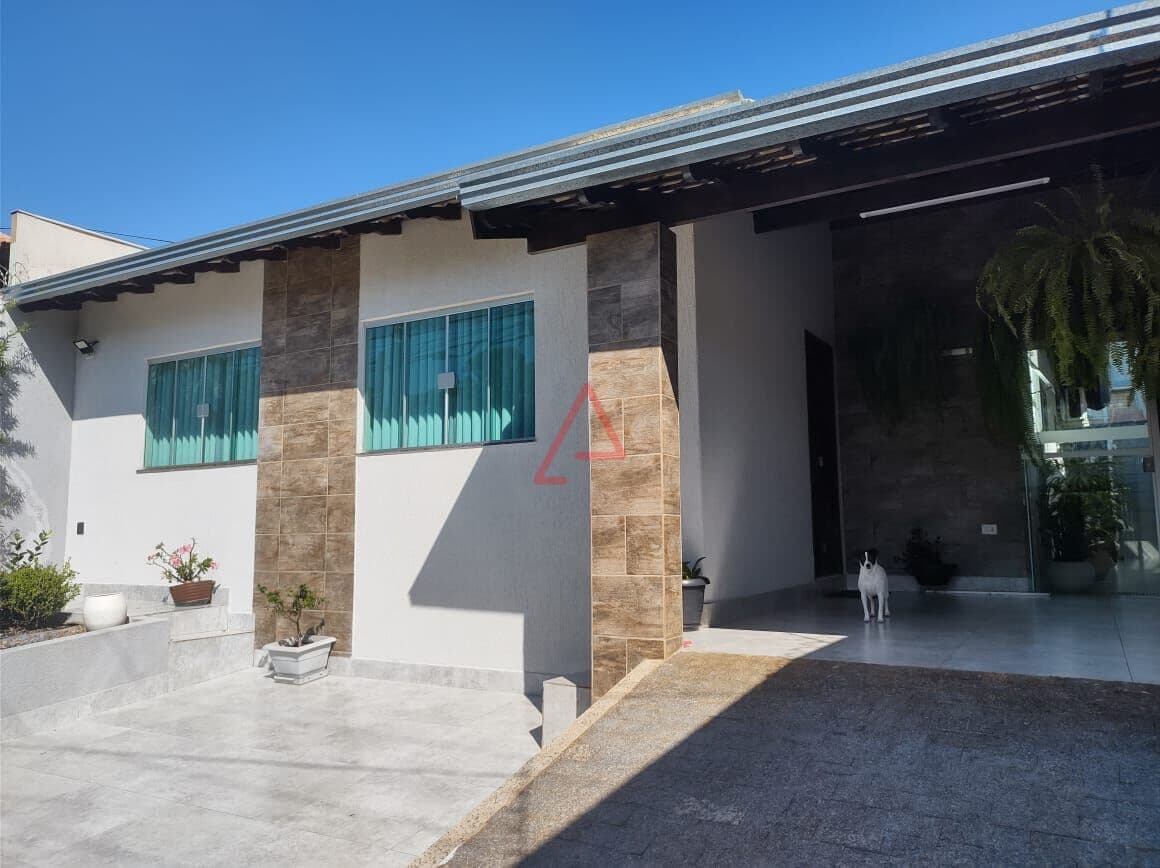 Casa com 3 Quartos e 3 Banheiros à Venda, 185m² por R$680.000,00, Hedy, Londrina-PR