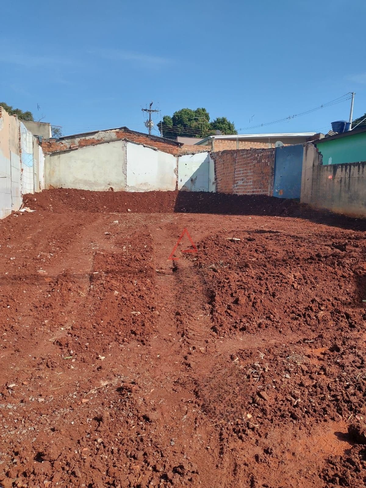 Terreno à Venda, 200m²por R$280.000,00, Conj. Hab. Sebastião de Melo Cézar, Londrina-PR