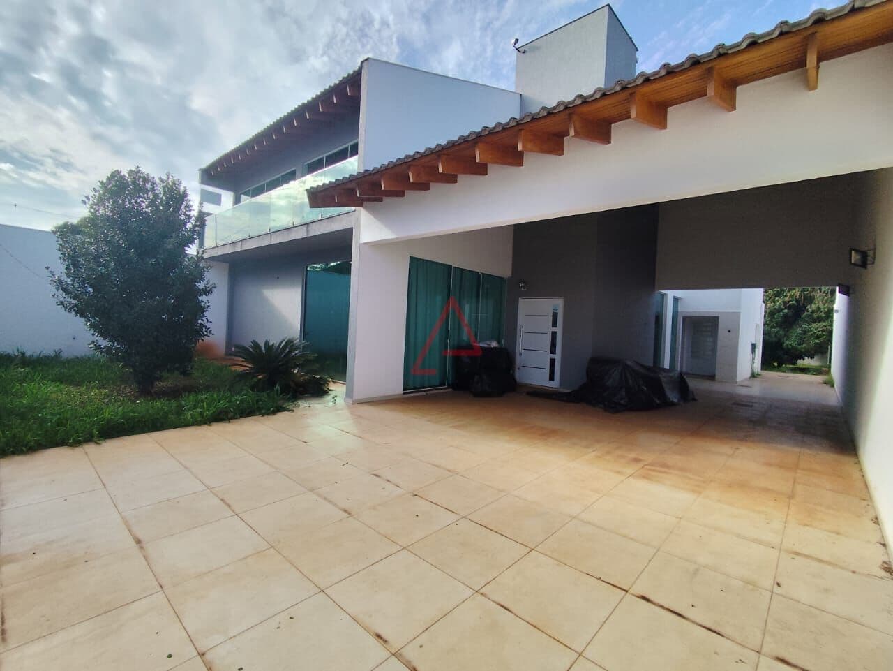 Casa com 4 quartos (4 suítes) à Venda, 400m² por R$1.700.000,00, Tucanos, Londrina-PR