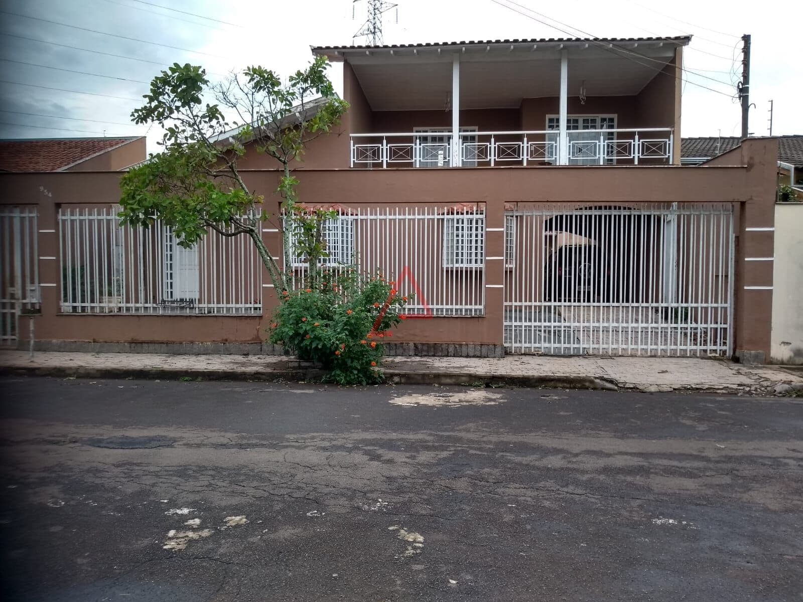 Sobrado com 5 quartos (3 Suítes) à venda, 430.00m² por R$1.200.000,00, Caravelle, Londrina/PR