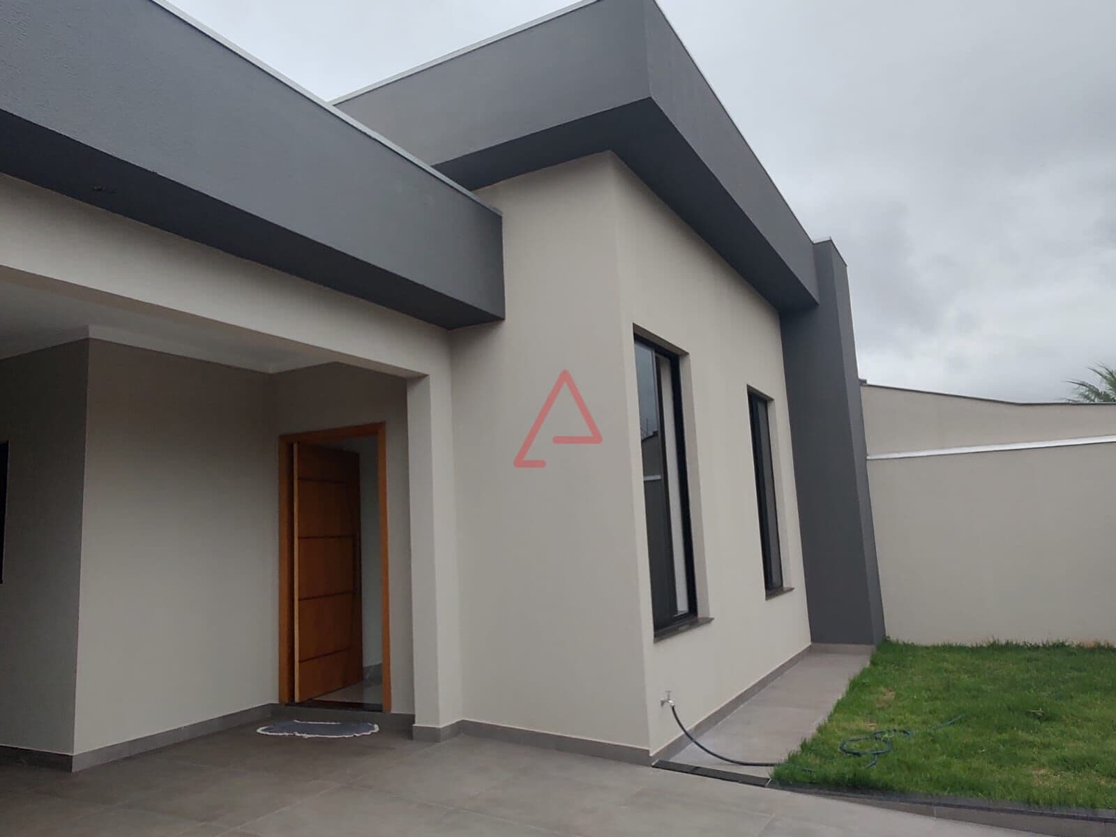 Casa com 3 quartos (1 suíte) à Venda, 130m², por R$595.000,00, Jd. Santa Madalena, Londrina-PR