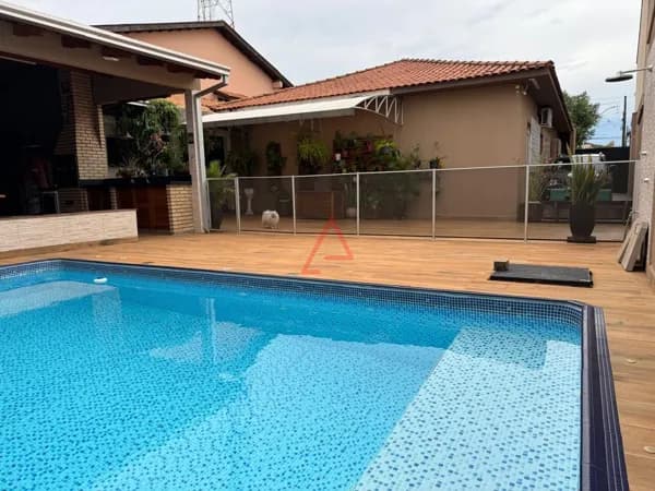 Casa com 3 Quartos à Venda, 400m² por R$1.385,00, Jardim Shangri-Lá A, Londrina-PR