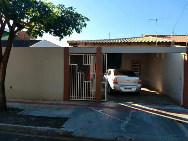 Casa com 4 Quartos (2 Suítes) à Venda, 20m² por R$550.000,00, São Pedro, Londrina-PR