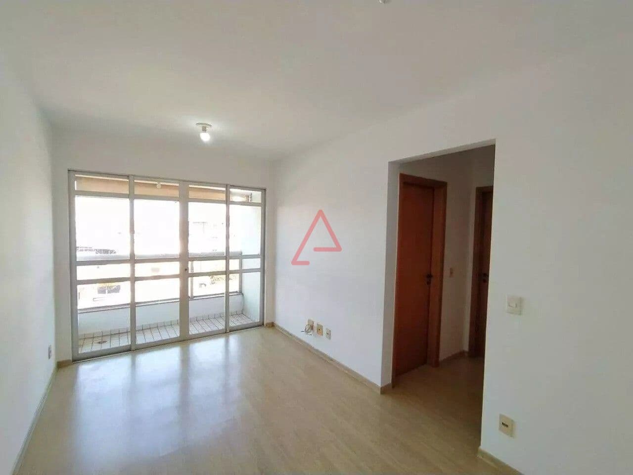 Apartamento com 2 Quartos (Suíte) à Venda, 57m² por R$320.000,00, Jd. Vitória, Londrina-PR