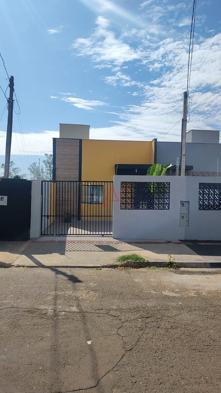 Casa com 2 Quartos e 2 banheiros, 85m² por R$325.000,00, Tókio, Londrina-PR