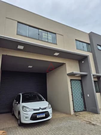 Espaço Comercial de Excelência: Galpão/Salão de 230m² no Bairro Chamonix, Prox. Av. São João - Londrina