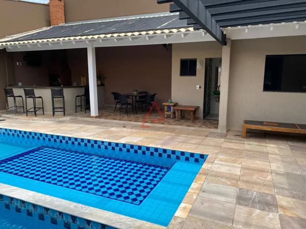 Casa com 4 Quartos (2 suítes) à Venda, 300m² por R$850.000,00, Coliseu, Londrina-PR