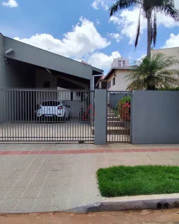 Casa com 3 Quartos à Venda, 212m² por R$800.000,00, Andrade, Londrina-PR