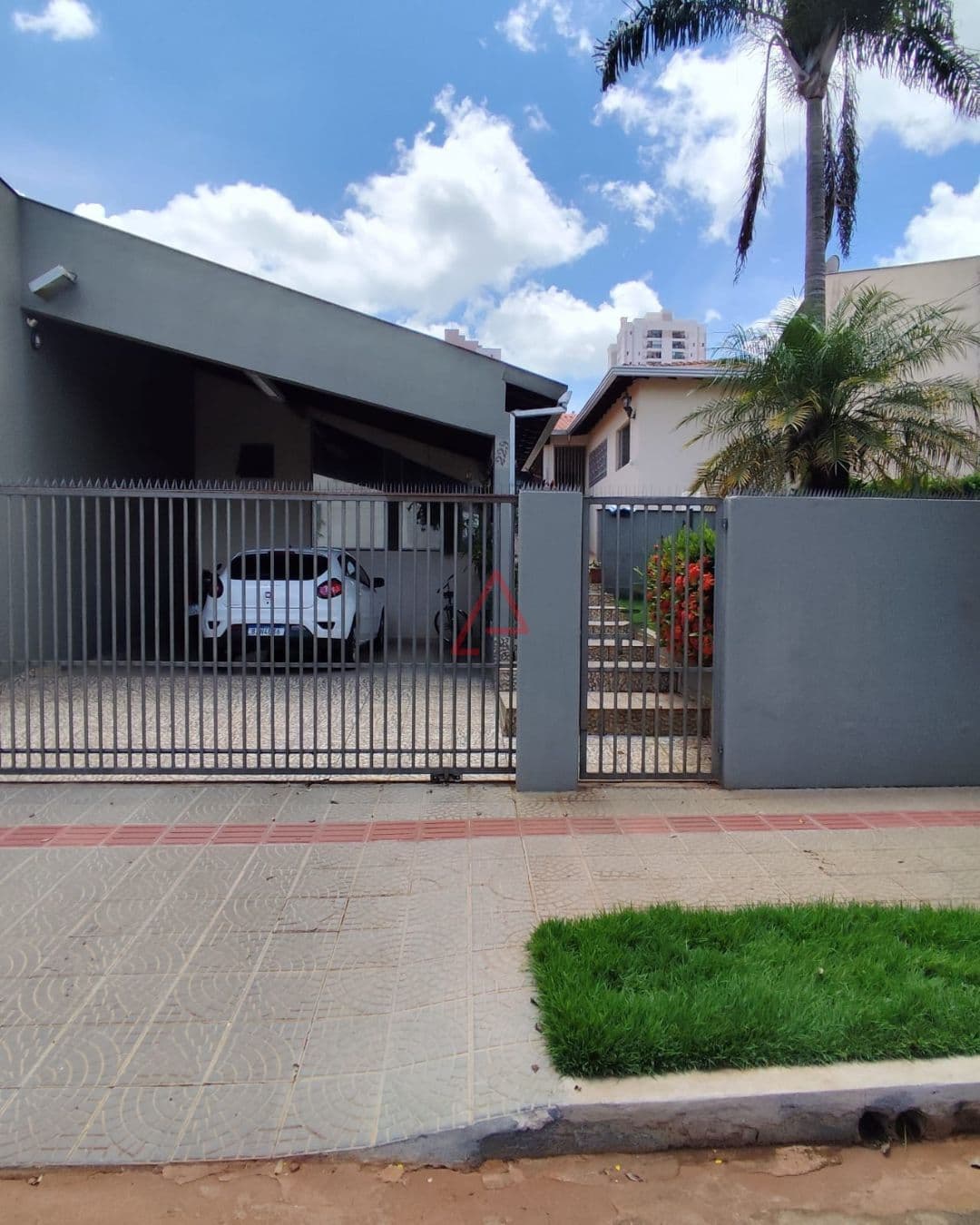 Casa com 3 Quartos à Venda, 212m² por R$800.000,00, Andrade, Londrina-PR