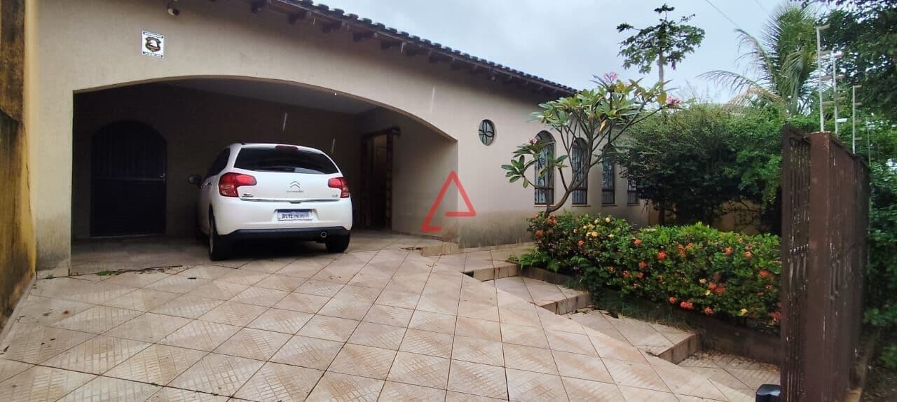 Casa com 3 Quartos e 2 banheiros à Venda, 132,80 m² por R$ 670.000, Jardim Alvorada, Londrina-PR