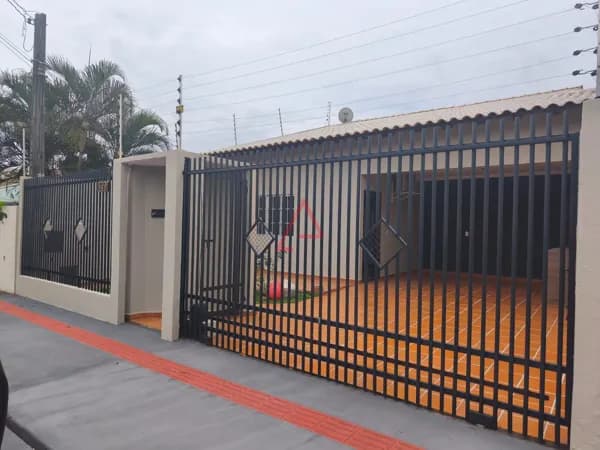 Casa com 3 Quartos e edicula, 168m² por R$470.000,00, Indusville, Londrina-PR