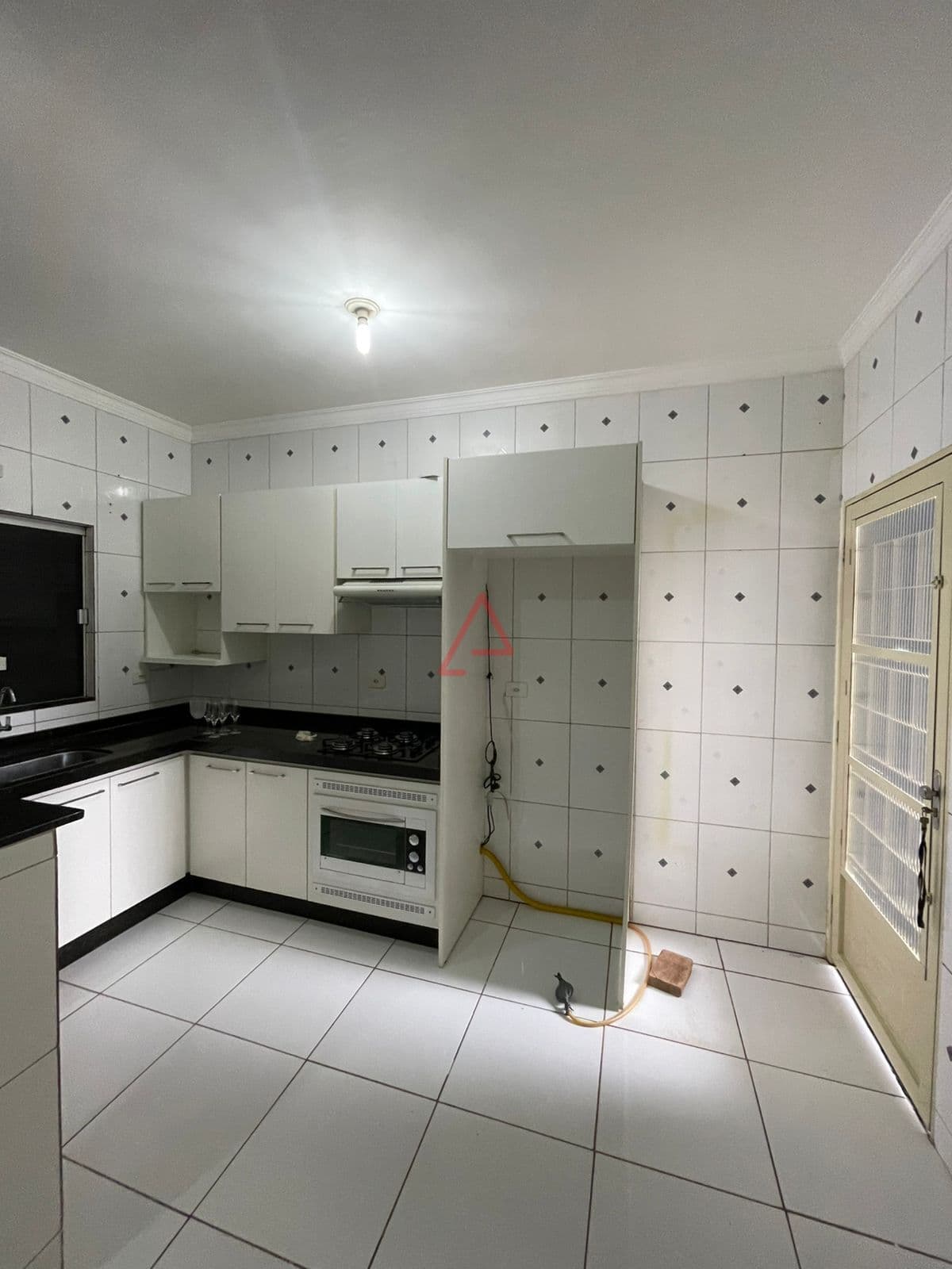 Casa com 2 quartos para locação, 80m² por R$300.000,00 Ouro Verde, Londrina-PR