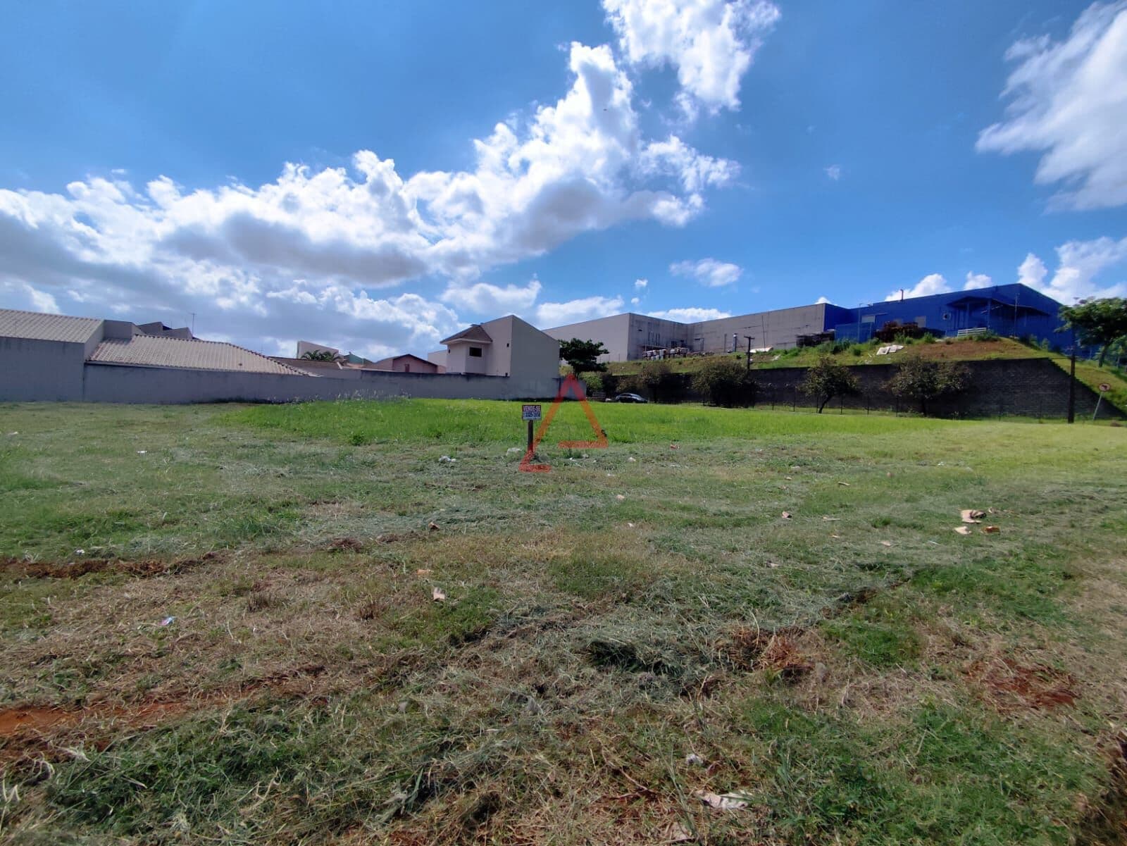 Terreno à Venda, 408m² por R$345.000,00, Pacaembú, Londrina-PR