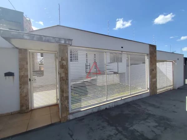 Casa com 3 Quartos (Suíte) à Venda, 199m² por R$870.000,00, Jardim São Paulo, Londrina-PR