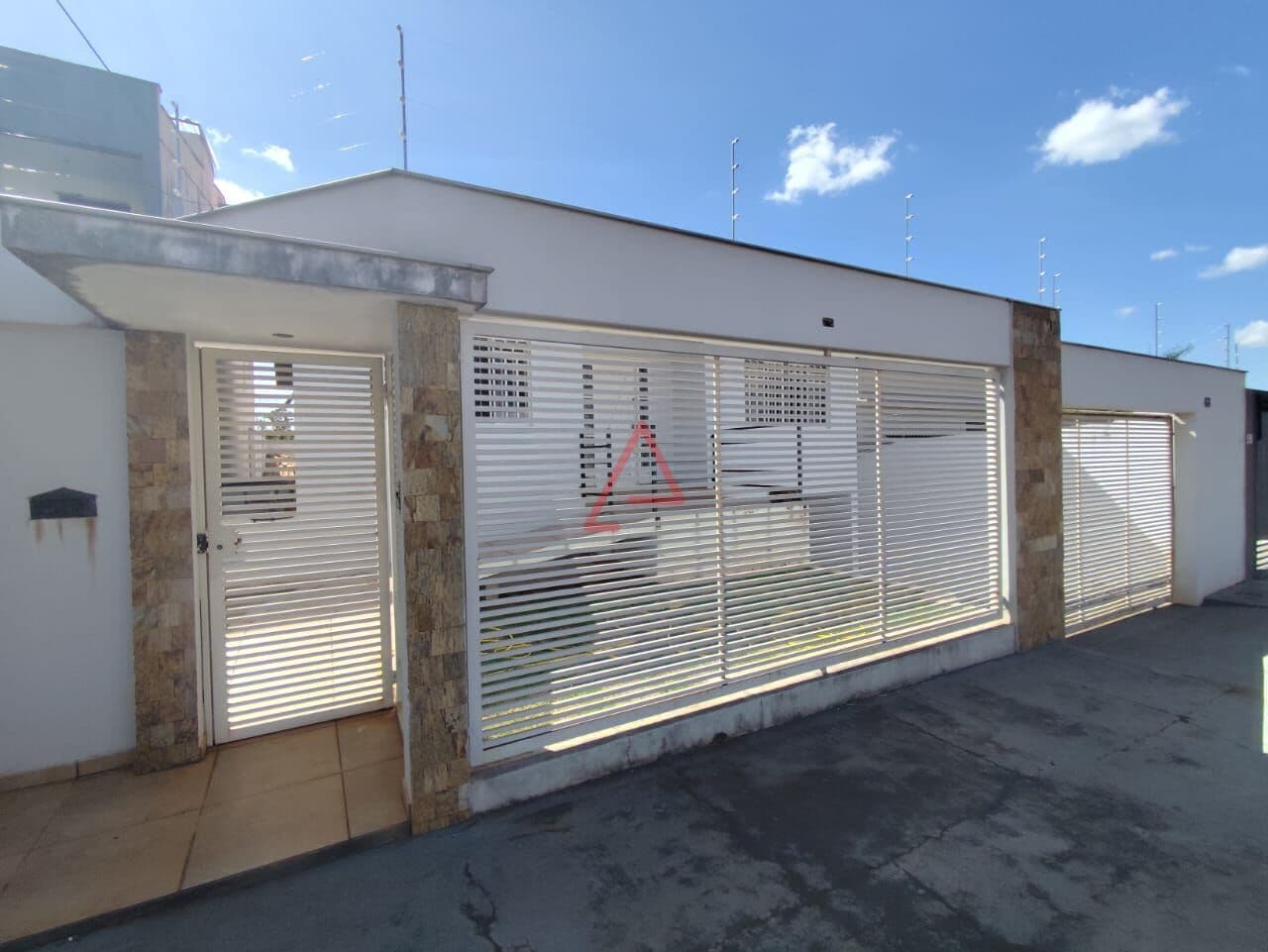 Casa com 3 Quartos (Suíte) à Venda, 199m² por R$870.000,00, Jardim São Paulo, Londrina-PR