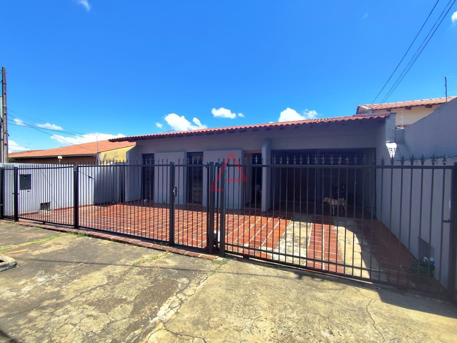Casa com 5 Quartos à Venda, 180m² por R$900.000,00, Jardim Lolata, Londrina-PR