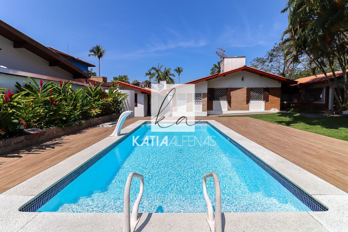 Casa Alto Padrão em Condomínio