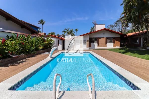 Casa Alto Padrão em Condomínio