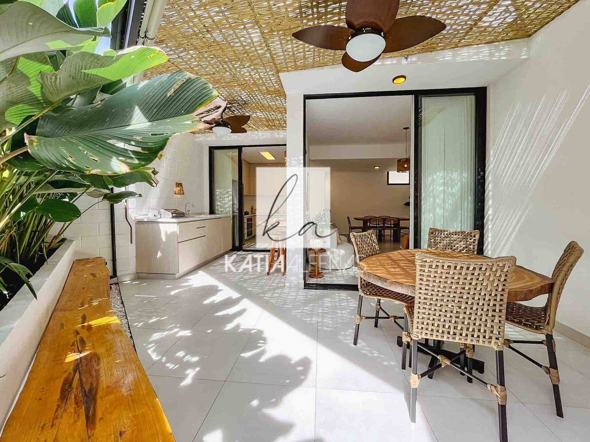 Casa impecável em Condomínio fechado