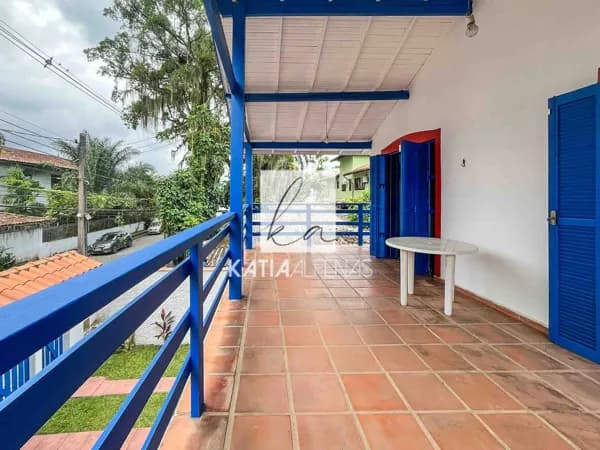 Casa 4 dormitórios | A 50m do mar!
