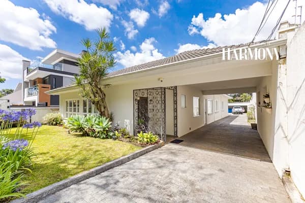 Casa Térrea Ampla à Venda com 335m² R$ 1.349.000 no Bacacheri - Curitiba