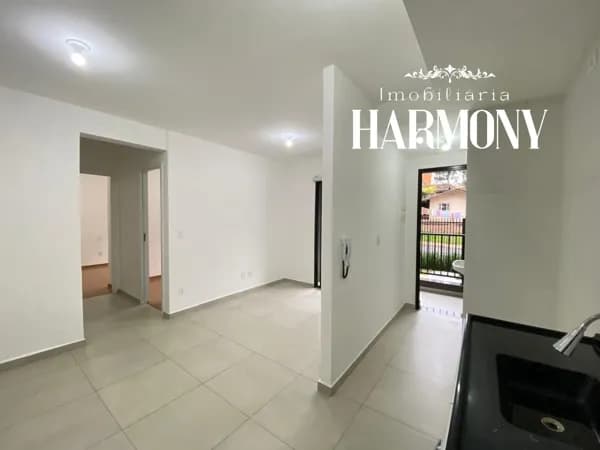 Apartamento com 2 quartos, sacada com churrasqueira e 1 vaga – Santa Cândida | R$ 1.800/mês