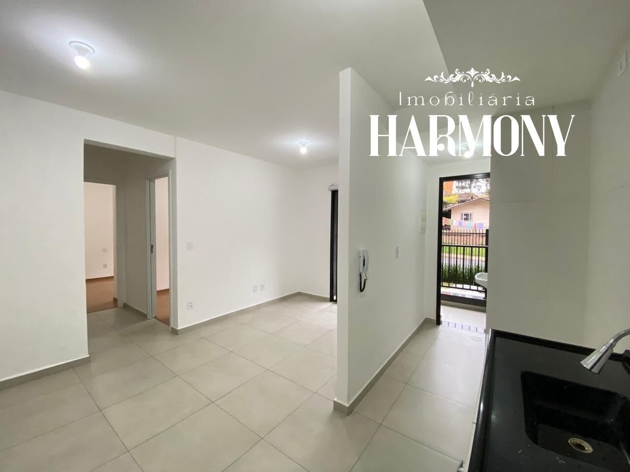 Apartamento com 2 quartos, sacada com churrasqueira e 1 vaga – Santa Cândida | R$ 1.800/mês