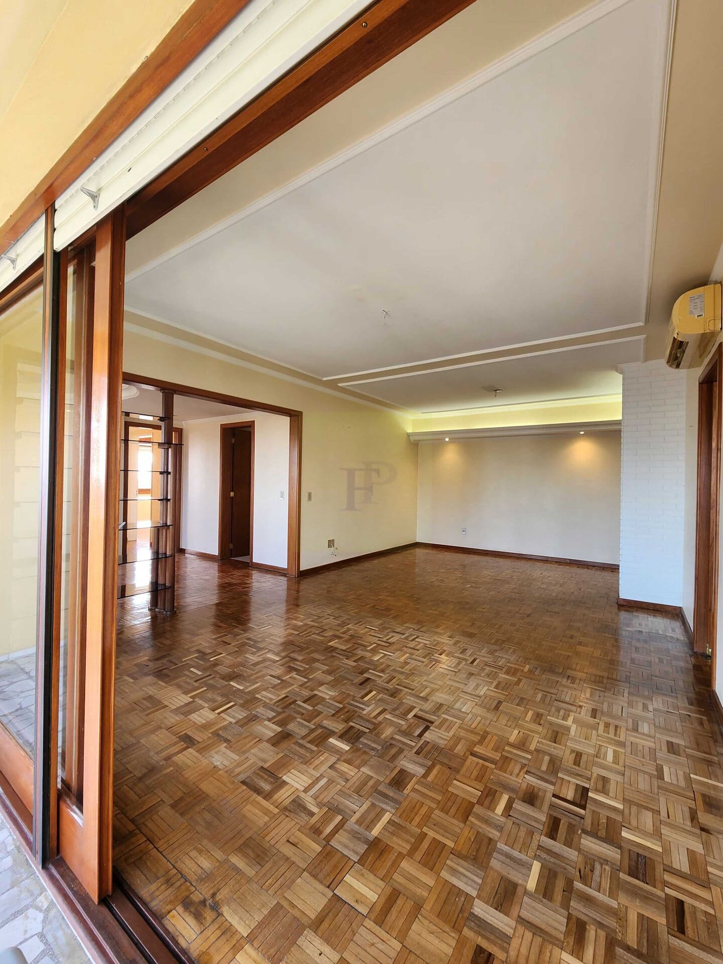 Apartamento 03 dormitórios com 01 vaga de garagem bairro Mont Serrat