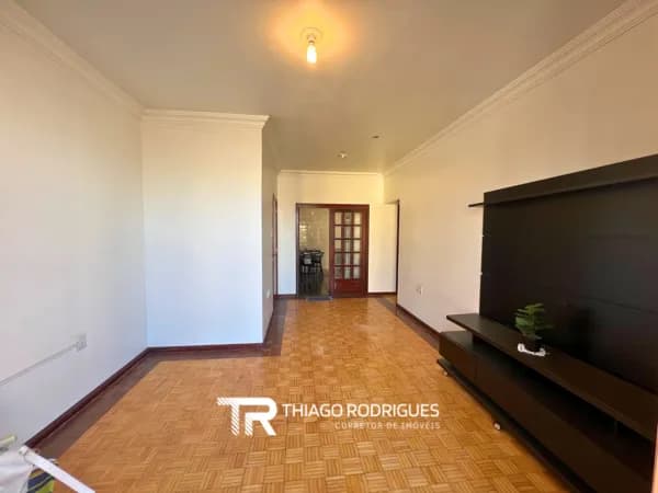 Apartamento à venda no Centro de Canoas com 2 dormitórios, sacada e 67 m² privativos