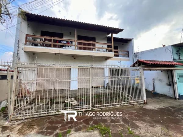 Casa à venda no bairro Niterói em Canoas com lojas comerciais, amplo terreno e excelente potencial de renda