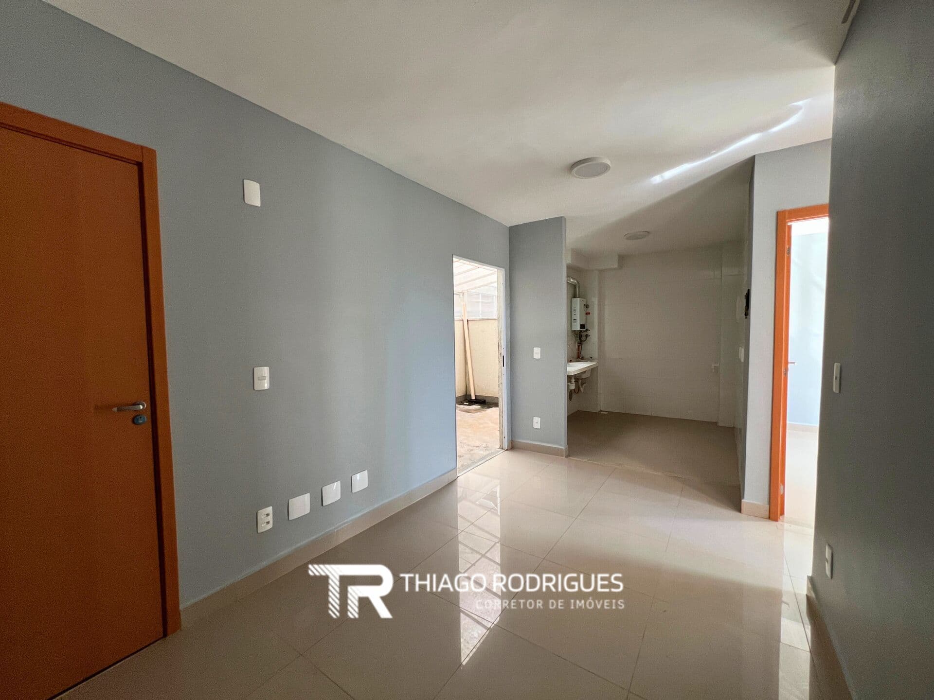 Apartamento térreo garden à venda no condomínio Porto Lisboa em Canoas com 2 dormitórios e pátios privativos
