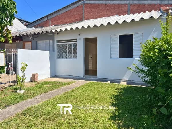 Casa à venda em condomínio fechado no bairro Igara em Canoas com vaga para 2 carros