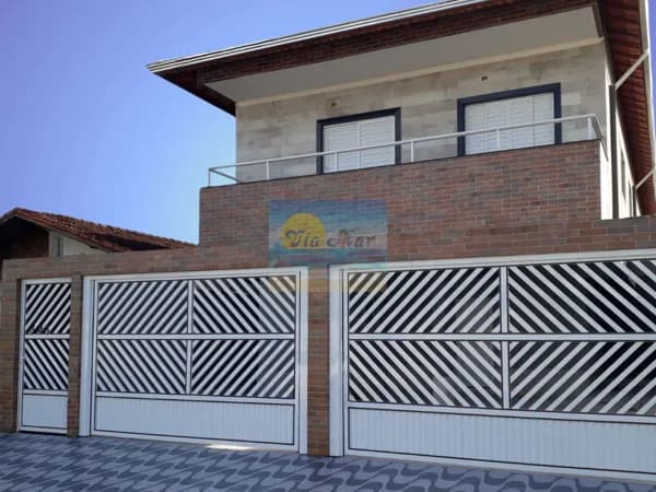 Casa em Condomínio - a 100 metros da praia