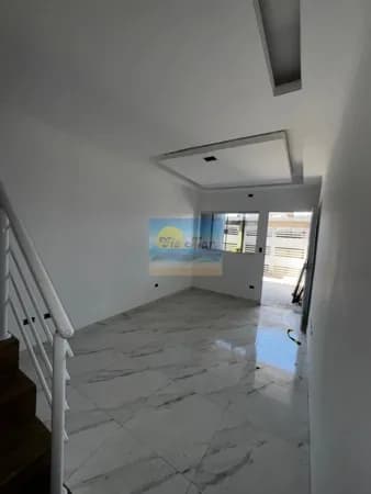 CASA SOBREPOSTA COM LINDO ACABAMENTO NO TUDE BASTOS