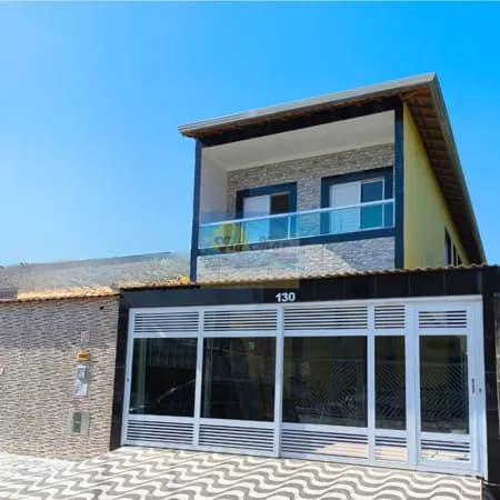 Casa em Condomínio com quintal