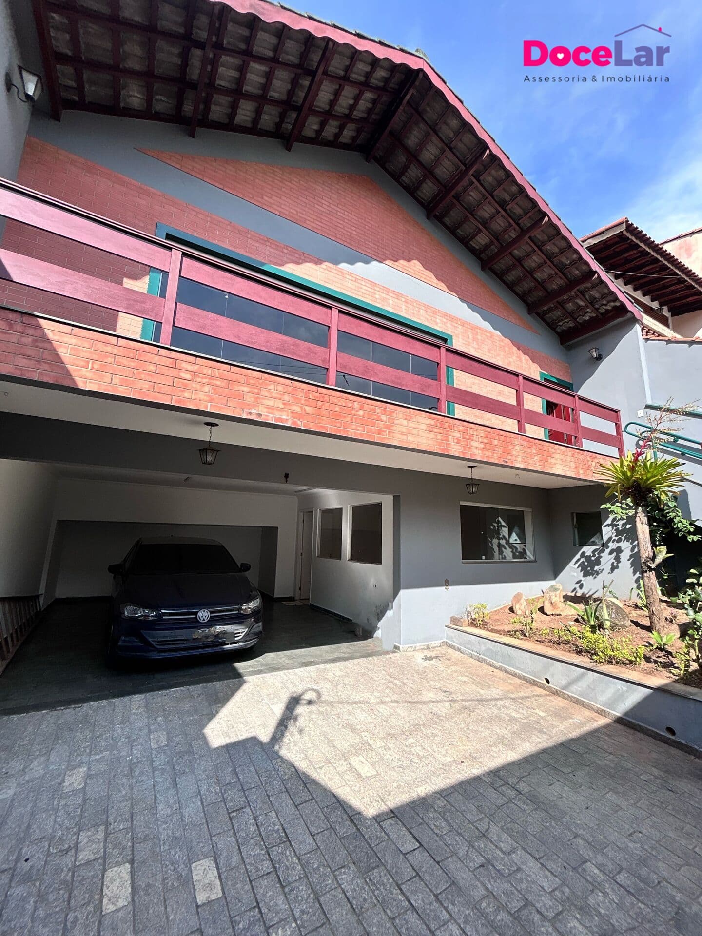 Casa 4 dormitórios sendo 1 suíte