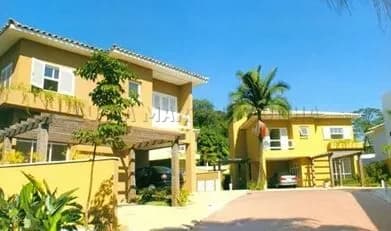 Casa à Venda em Condomínio no Morumbi - 4 suítes, 4 garagens, lareira, banheira, quintal, churrasqueira
