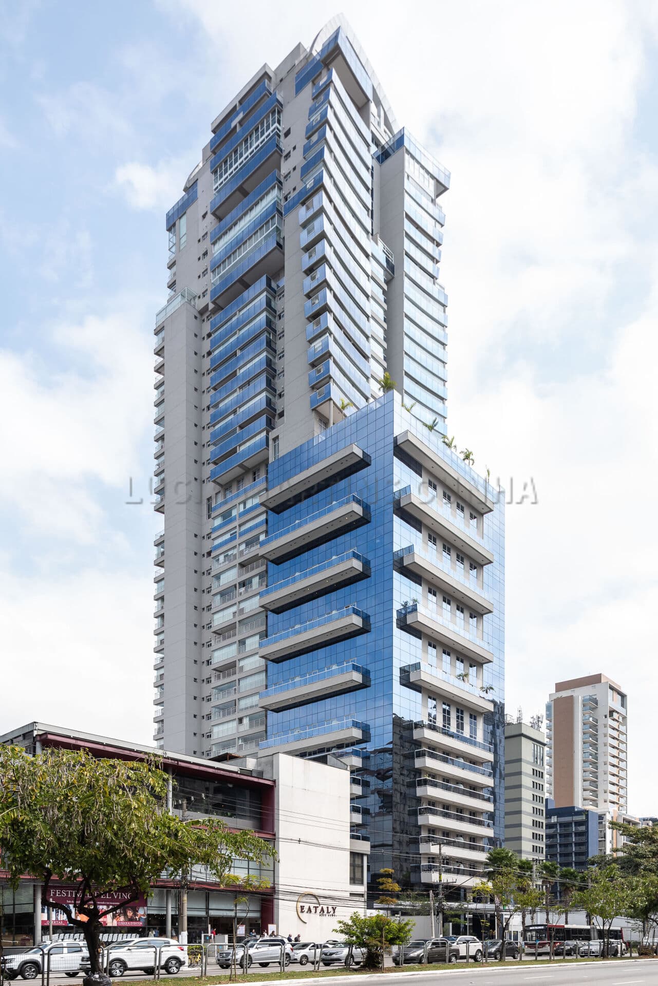 Apartamento à Venda no Itaim/Vila Nova Conceição - 80 m², 2 dorms. (1 suíte), 2 banheiros, 2 vagas - Mobiliado