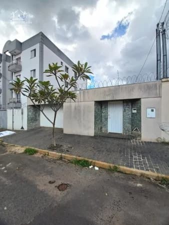 Casa Térrea para Venda em Santa Mônica Uberlândia-MG