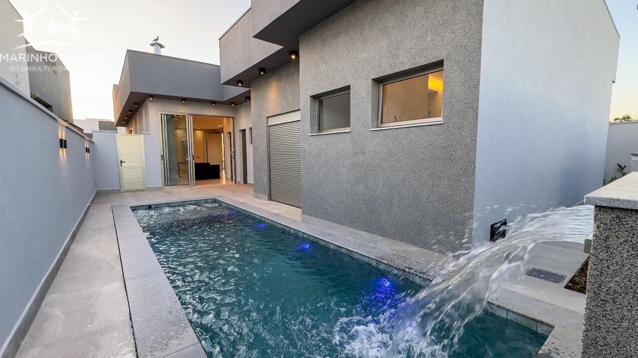 Alto Padrão no Condomínio Versalles – 4 Suítes, Piscina e Energia Solar