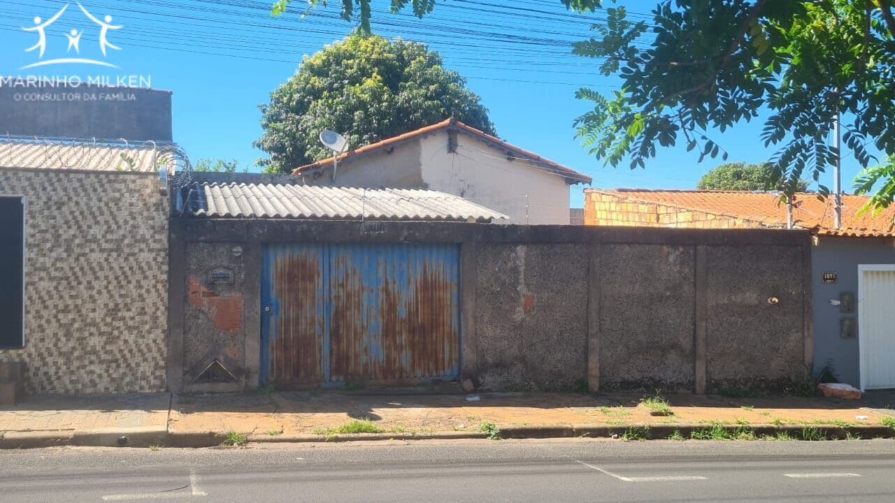 Terreno com casa de 127m²
