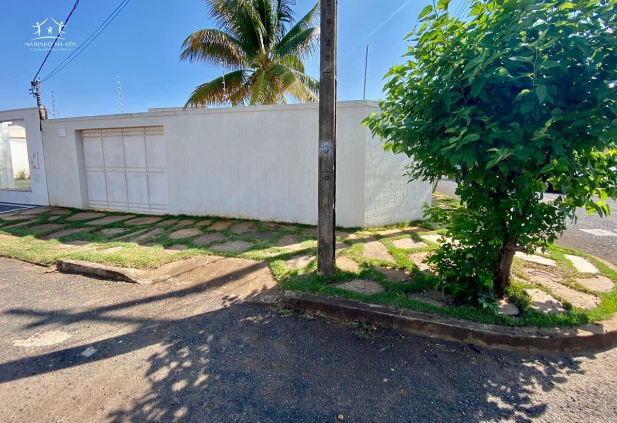 Casa Alto Padrão para Venda em Itapema Sul Uberlândia-MG