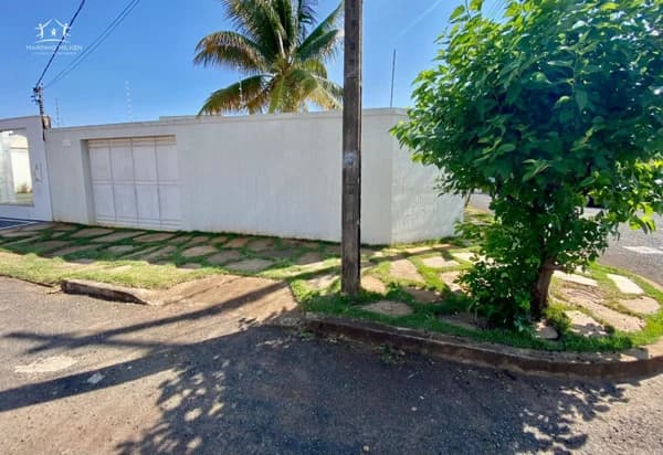 Casa Alto Padrão para Venda em Itapema Sul Uberlândia-MG