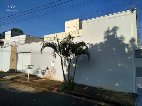Casa Padrão para Venda em Nova Uberlândia Uberlândia-MG