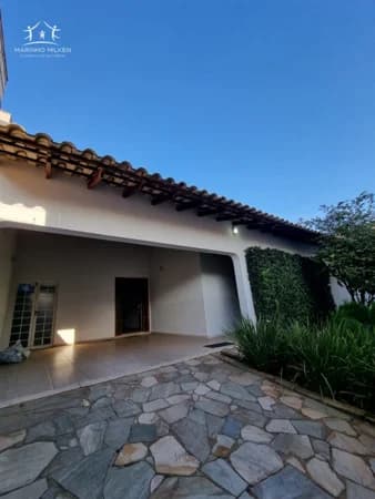 Casa Padrão para Venda em Santa Mônica Uberlândia-MG
