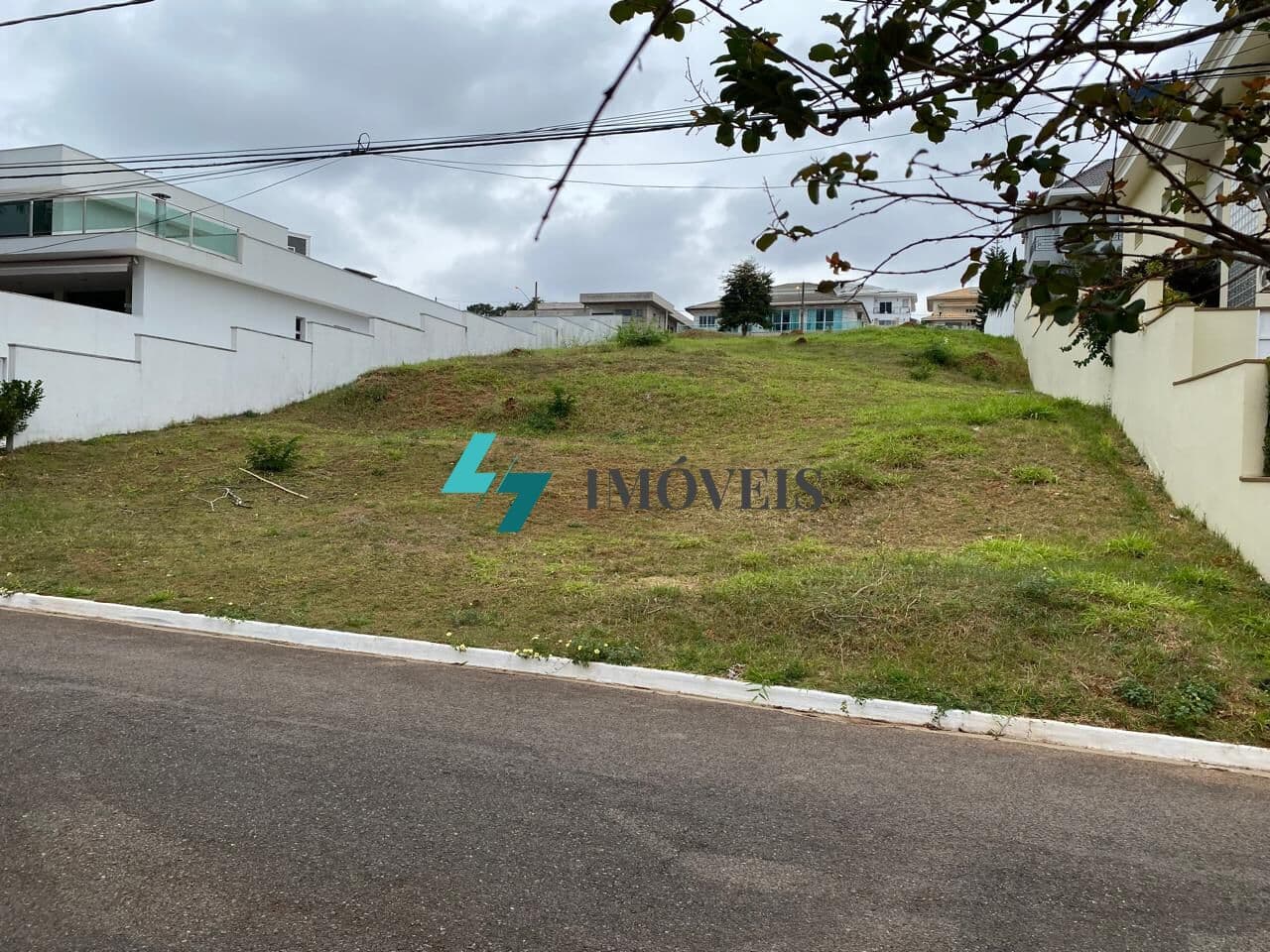 LOTE 800,00M² - ACLIVE - CONDOMÍNIO TERRAS SÃO CARLOS - JUNDIAI - S.P.